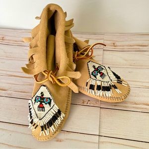 New in Box Genuine Reservation Crafted Lakota Moccasins size 10